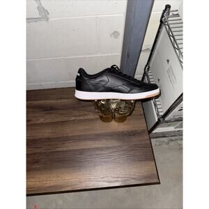 Man's Fashion Sneakers Reebok Court Advance Sneaker Size 11